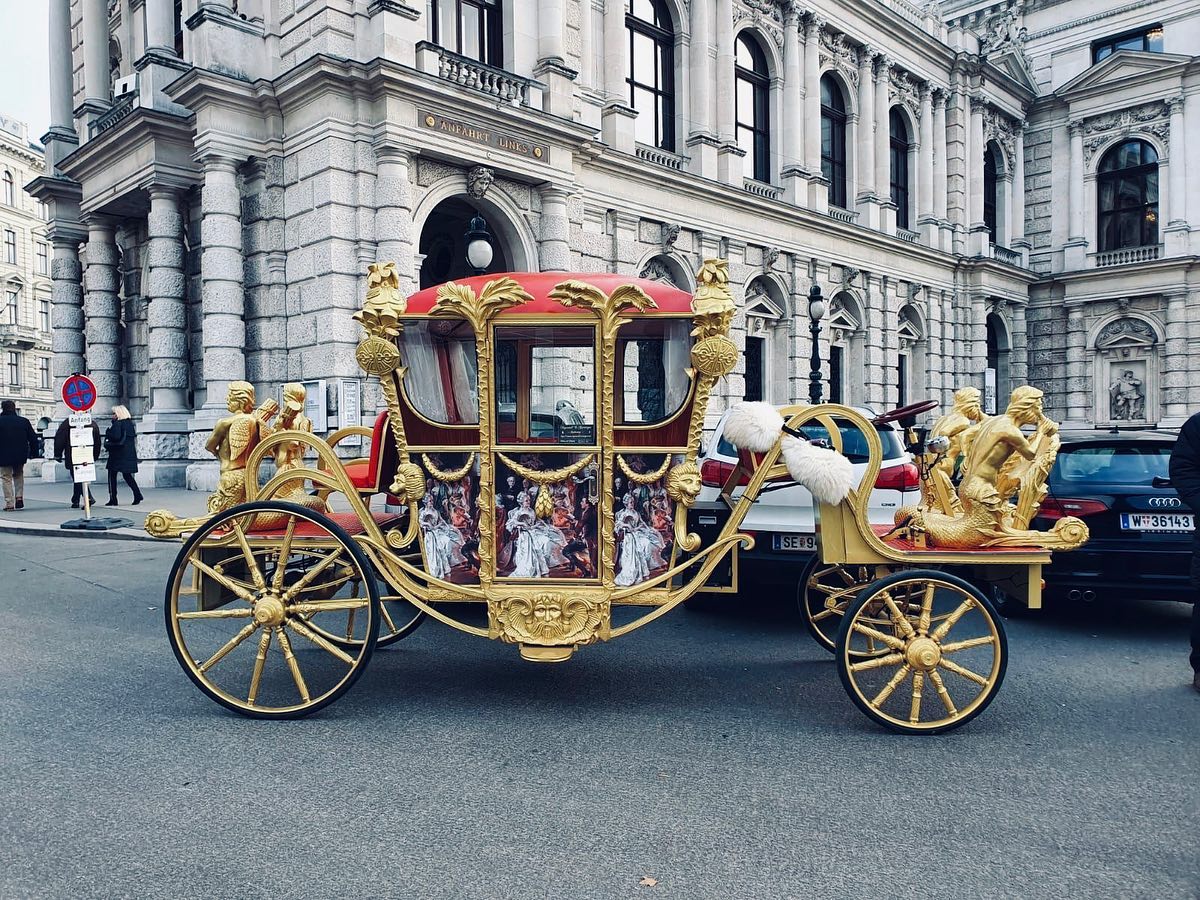 Chinese horse carriage in Europe for tourism and sightseeing